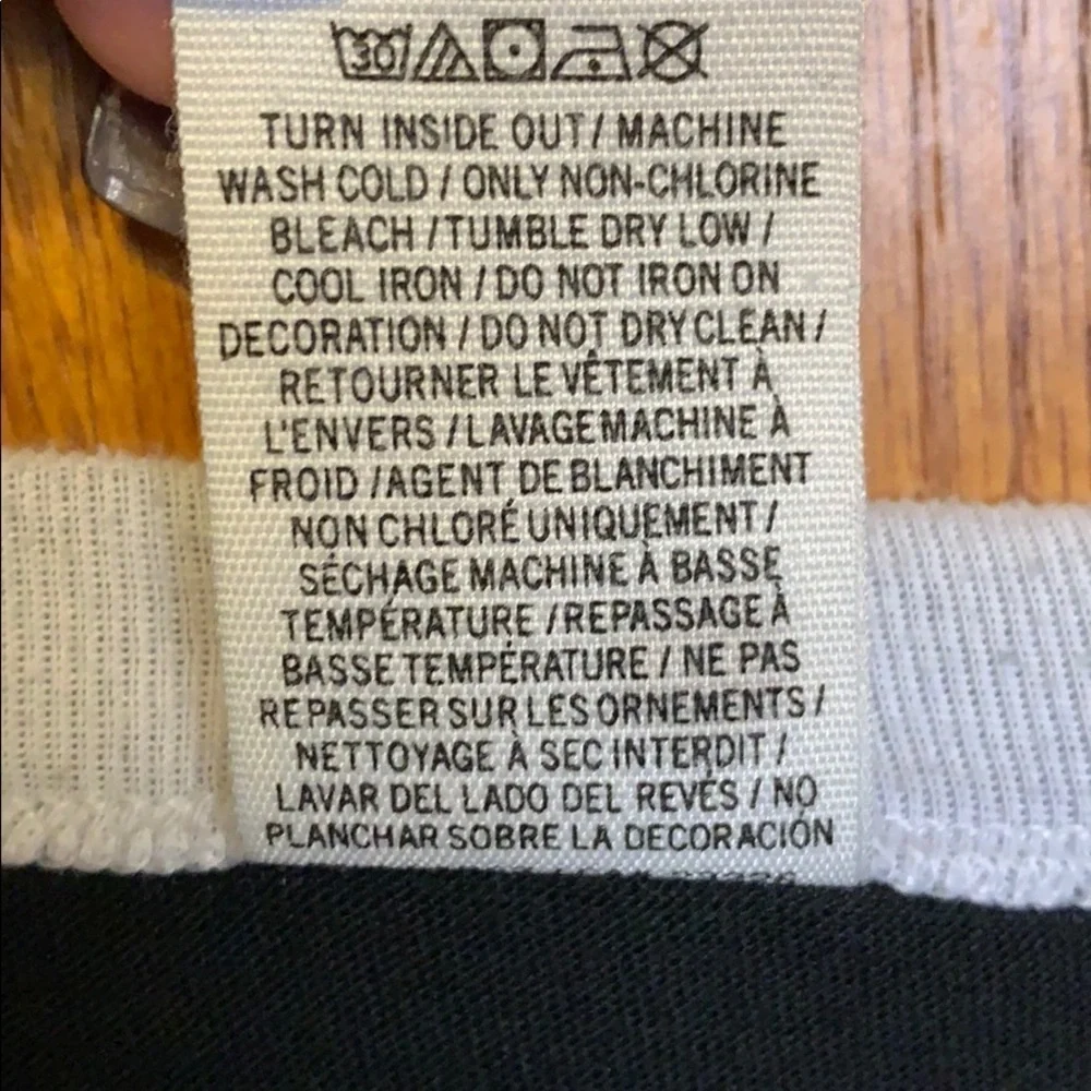 VS PINK Black Tee Silver Dog - Picture 8 of 8